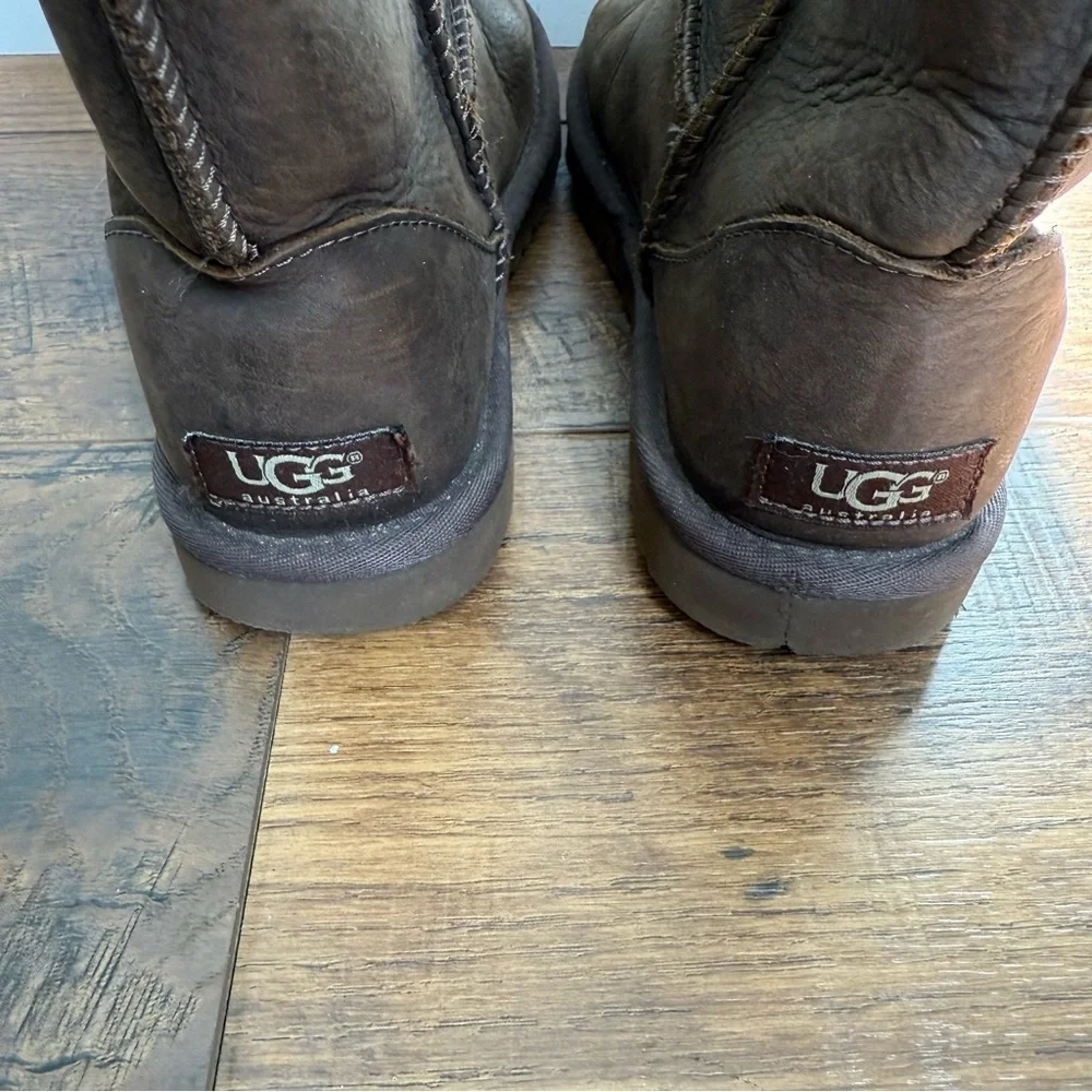 UGG Size 6 Classic Short Chocolate Brown Boots